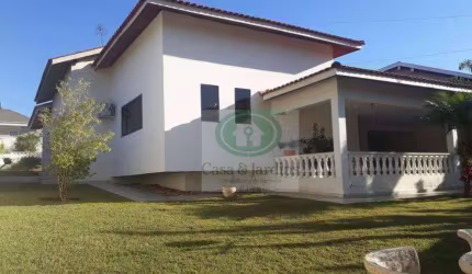 Linda casa em condomínio fechado, localizada na cidade Itatiba./SP.