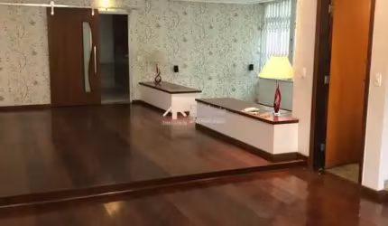 Casa Assobradada com 3 Suítes e 4 vagas, na Vila Floresta.