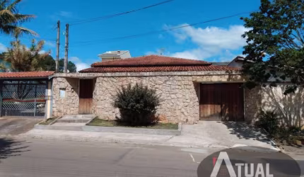 Casa á venda -230 m² de área construída no Jardim dos Pinheiros - Atibaia