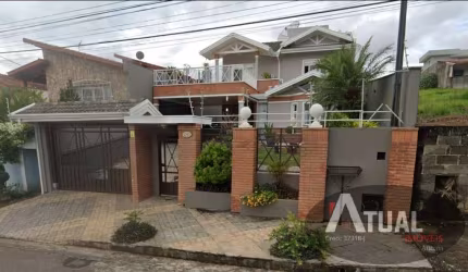Casa  á venda em Jarinu com 279 m² de área construída e 522 m² de terreno