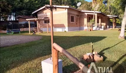 Chácara á venda  em Atibaia  a 800 mts da Fernão  dias valor 1.100,000.00.