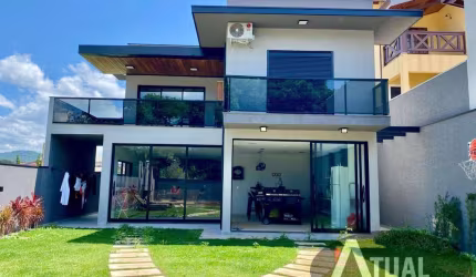 Casa á venda em condomínio - centro de Piracaia/SP - com 270 m²
