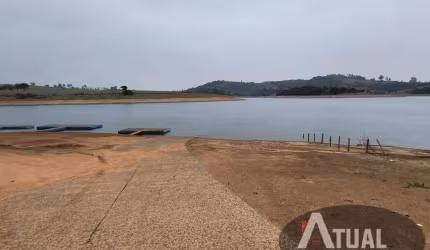 TERRENO EM CONDOMINIO PÉ NA AGUA PIRACAIA A 90KM DE SP.