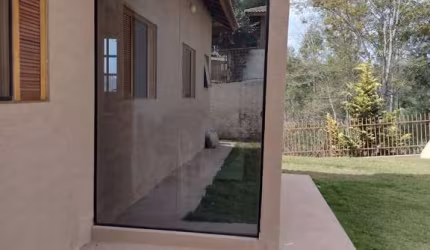 CASA À VENDA  COM 3 DORM. SENDO UM SUITE  ATIBAIA-SP COM FINANCIAMENTO.