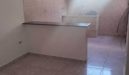 Aluga-se casa com 2 dormitório - Jd. Cerejeiras - valor R$ 1.900,00