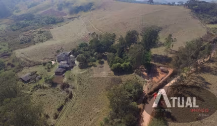 Sitio a venda em Piracaia a 800 mts do asfalto área de 400 mil m² .
