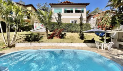 Linda Casa em Condomínio à Venda em Jandira-SP - Jardim do Golf I 5 quartos, 4 suítes, 5 banheiros, 6 vagas, 400m².