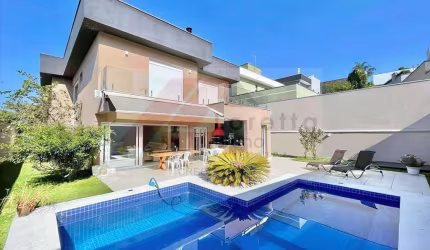 Casa de Luxo em Condomínio à Venda em Cotia-SP, Bairro Moinho Velho: 4 Quartos, 4 Suítes, 5 Banheiros, 4 Vagas, 316m².