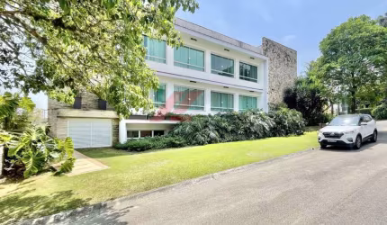 Maravilhosa mansão no Golf Park: casa em condomínio de alto padrão com 6 quartos, 6 suítes e 1.200 m² em Carapicuíba-SP. Venha conferir!