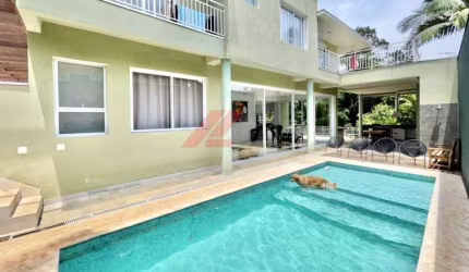 Casa de luxo em condomínio: 4 quartos, 2 suítes, 4 banheiros, 3 vagas na Aldeia da Fazendinha, Carapicuíba-SP - 386,47 m²
