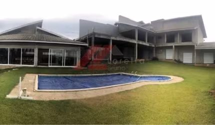 Casa de luxo em condomínio: 8 quartos, 8 suítes, 3 salas, 10 banheiros, 13 vagas e 680m² em Atibaia-SP