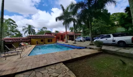 Imperdível Casa em Condomínio à Venda em Cotia-SP, Parque Rizzo: 5 Quartos, 3 Suítes, 1 Sala, 5 Banheiros, 21 Vagas, 298,20m²!