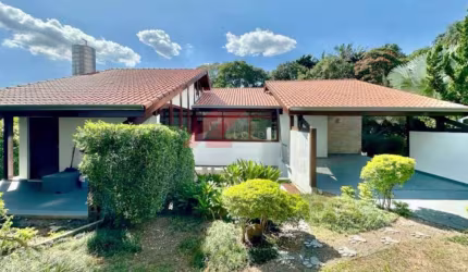 Casa em Condomínio de Luxo em Carapicuíba-SP: 4 quartos, 3 suítes, 345,40m² de área! Venha conferir!