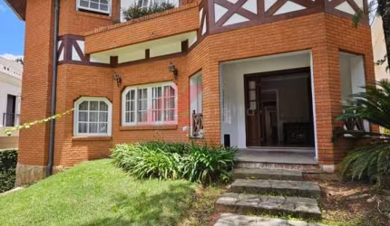Casa em Condomínio de Luxo à Venda em Jardim Casa Branca, Embu das Artes-SP: 4 Quartos, 4 Suítes, 6 Banheiros, 9 Vagas.