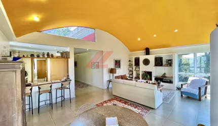 Casa de luxo em condomínio em Cotia-SP, Palos Verdes, 3 quartos, 1 suíte, 4 banheiros, 2 vagas, 275m².