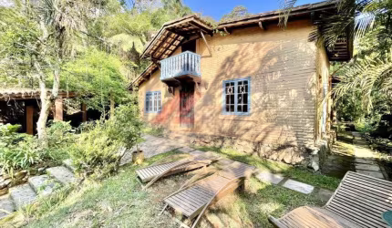 Imponente Residência em Condomínio no Bairro Moinho Velho, 3 Quartos, 1 Suíte, 4 Banheiros, 8 Vagas, 440,61 m² - Embu das Artes-SP