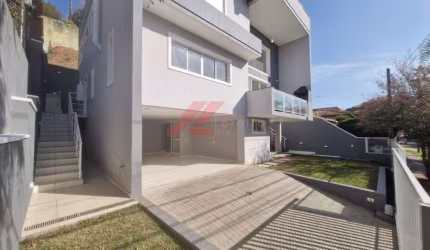 Casa de 3 quartos em condomínio de luxo em Terras do Madeira, Carapicuíba-SP: 279m², 3 suítes, 4 vagas - Venda ou locação