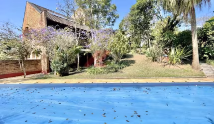 Imperdível: Casa à venda em Carapicuíba-SP, Vila Diva! 3 quartos, 1 suíte, 1 sala, 3 banheiros, 450m². Agende sua visita agora!