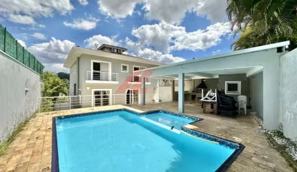 Imperdível: Casa de luxo em condomínio Golf Gardens, Carapicuíba-SP 4 quartos, 3 suítes, 5 banheiros, 6 vagas 400,71 m².
