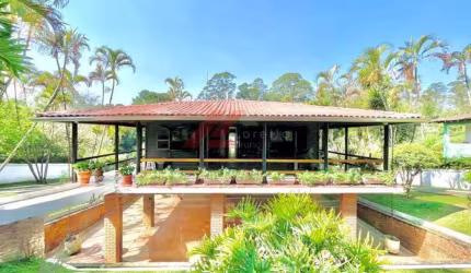 Imponente Residência de Luxo em Condomínio Fechado em Cotia - Jardim Colibri: 4 Quartos, 4 Suítes, 1 Sala, 5 Banheiros, 8 Vagas, 464m².