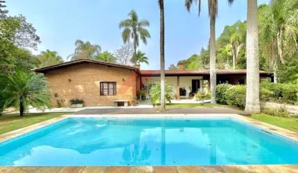 Casa de luxo em condomínio à venda em Embu das Artes - 4 quartos, 2 suítes, 12 vagas - Moinho Velho 398,99m²
