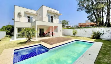 Impecável casa em condomínio na Granja Viana, Cotia-SP: 4 quartos, 4 suítes, 3 salas, 6 banheiros, 5 vagas, 332,74m².