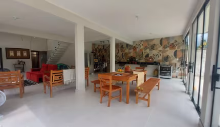 UBATUBA - 4 dorm (Sendo 2 suítes), 3 vagas de garagem,