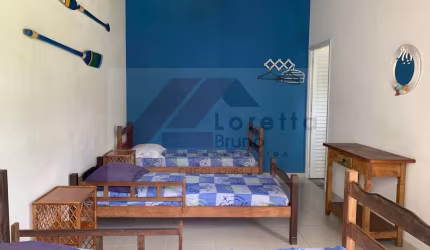 Casa aconchegante com 2 dormitórios, sala, cozinha e 1 banheiro.