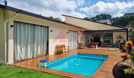 Casa à venda em Cotia-SP, Chácara Eliana: 3 quartos, 3 suítes, 4 banheiros e 277,44 m² de área. Agende sua visita!
