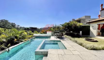 Mansão de luxo com 6 suítes no condomínio exclusivo de Moinho Velho, Cotia-SP: uma oportunidade de investimento única!
