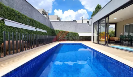 Casa em Condomínio de Luxo na Granja Viana: 3 Quartos, 3 Suítes, 4 Banheiros, 5 Vagas e 303,95 m² - Carapicuíba-SP