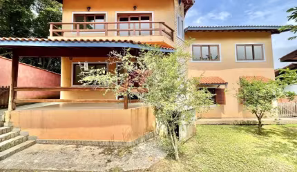 Casa de Luxo em Condomínio: 5 quartos, 2 suítes, 6 banheiros, 3 vagas, 360,40 m² em Barueri-SP, bairro São Fernando.