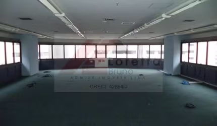 Itaim Bibi - Conjunto Comercial 319m², vão livre, piso porcelanato, bom espaço de trabalho, salas de reunião, boa iluminação. Ar condicionado, 4 banheiros e 5 vagas fixas