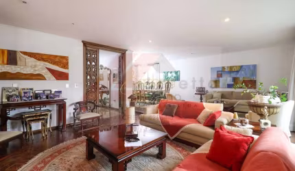 Casa próximo a Av. Morumbi com 6 dormitórios e 10 vagas
