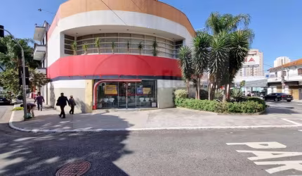 PRÉDIO COMERCIAL PARA LOCAÇÃO NA ÁGUA BRANCA COM 580M² AC/801M² AT - 20 salas, 6 banheiros, 4 salas de resíduos, 15 vagas. Excelente localização!