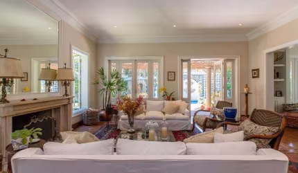 Imperdível residência de luxo com 4 suítes e 7 vagas no Jardim Guedala, São Paulo-SP!