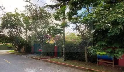 Chác Vale do Rio Cotia - TÉRREA, 3 suítes, lote plano, piscina e gourmet!