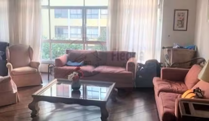 Excelente apartamento 240m² de área privativa, 3 dormitórios (sendo 1 suíte) e 2 vagas.