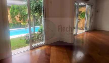 CASA DE CONDOMÍNIO - 550 M², 6 VAGAS.