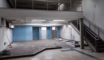 SANTA CECILIA - Prédio c/ 3 pavimentos,18 vagas. Bem localizado. Precisa de reforma.