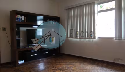 Casa com uma boa estrutura em terreno plano em ótima localização em rua sem saída.