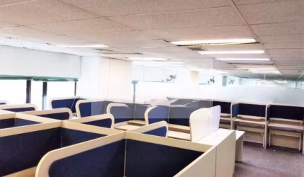 Sala Comercial de Alto Padrão na Vila Cordeiro - 12 Salas, 6 Banheiros, 30 Vagas - São Paulo-SP