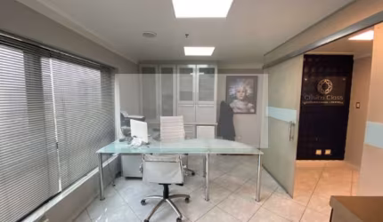 Excelente oportunidade de investimento: Sala comercial à venda em Pinheiros, São Paulo-SP, com 2 salas, 1 banheiro, 2 vagas, 61m².