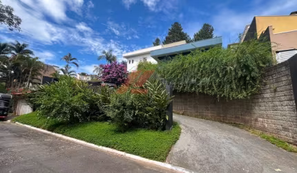 Casa em Condomínio de Luxo à Venda em Nova Higienópolis, Jandira-SP: 3 Quartos, 3 Suítes, 4 Vagas - Imperdível!