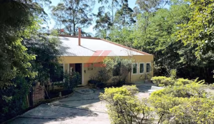 Imperdível: Casa em Condomínio à venda em Embu das Artes-SP, Moinho Velho 2 quartos, 2 suítes, 2 salas, 4 banheiros, 6 vagas de garagem, 415,60 m².