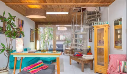 Casa Comercial com 5 Salas e 4 Banheiros em Indianópolis, São Paulo-SP: Venda ou Locação! Estuda permuta até 300.000