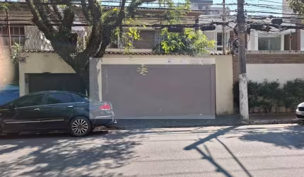 Imperdível casa comercial à venda no Brooklin Paulista, São Paulo-SP: 4 quartos, 1 suíte, 1 sala, 5 banheiros, 2 vagas, 300m².