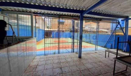 Vila Mariana - Casa ou Ponto Comercial 430m², 8 salas, cozinha, 5 banheiros, garagem p/ 6 carros. Atualmente está adaptado para escola infantil, lanchonete e quadra poliesportiva.
