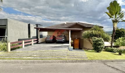 Imperdível: Casa em Condomínio à Venda em Carapicuíba-SP, Golf Gardens - 3 Quartos, 3 Suítes, 1 Sala, 5 Banheiros, 4 Vagas - 330m².