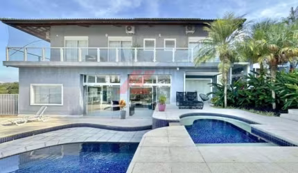 Casa de luxo em condomínio: 4 quartos, 4 suítes, 2 salas, 9 banheiros, 5 vagas, 711,64m² em Carapicuíba-SP